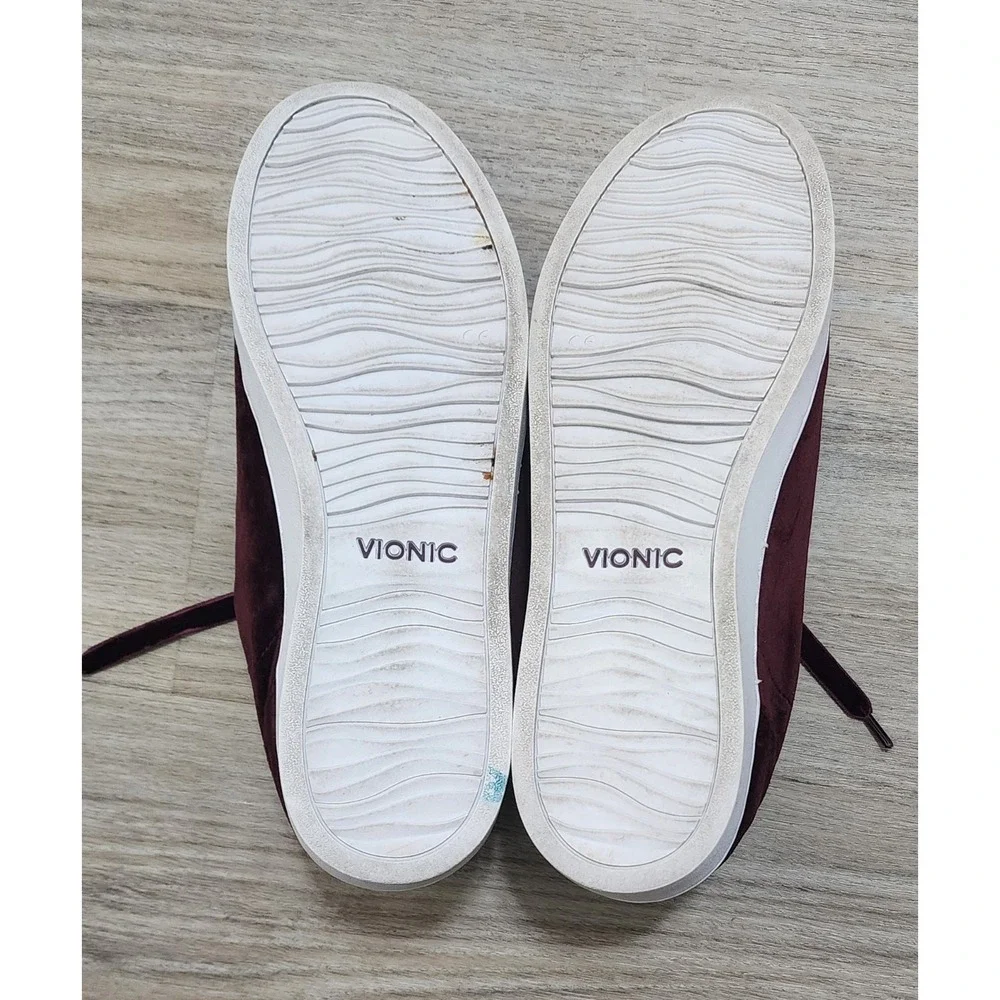 Vionic Women's Burgundy Velvet Suede Lace Up Sneakers Size 11